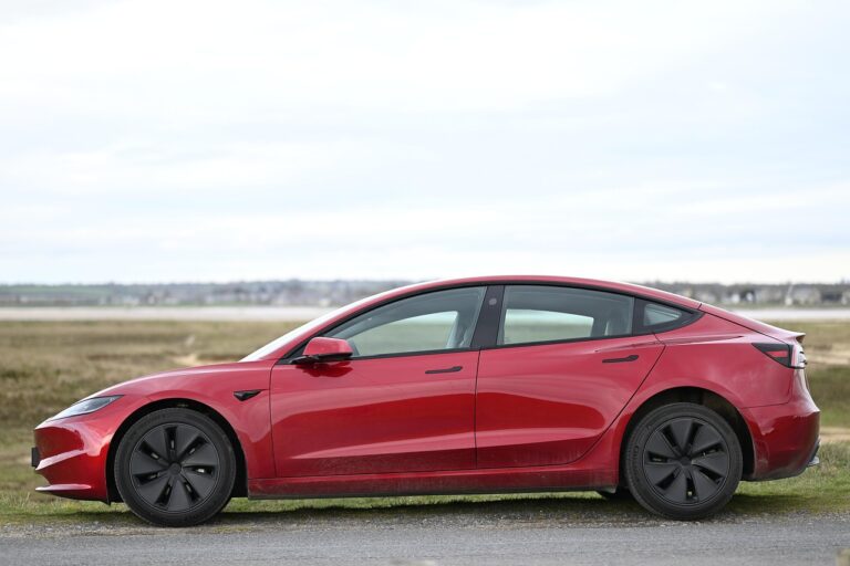 El coche eléctrico en España: situación actual, ventajas y barreras para su adopción
