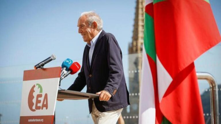 Fallece a los 87 años Carlos Garaikoetxea, primer lehendakari tras el franquismo