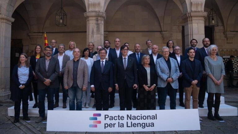 El Govern creará un órgano con sindicatos y patronales para fomentar el catalán en el ámbito laboral