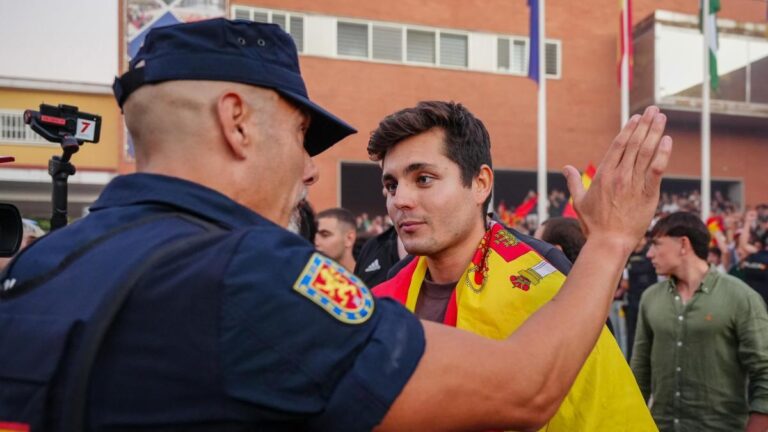 El Congreso suspende las acreditaciones de Vito Quiles y Bertrand Ndongo