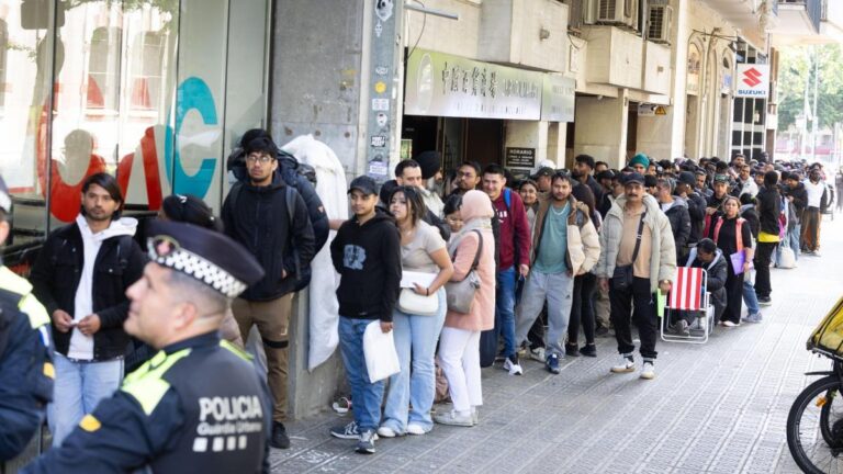 El Supremo apela al “interés público” para no frenar la regularización de migrantes