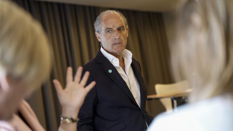 Camps pide a Pérez Llorca “igualdad de armas” y le reta en un congreso: “Ya tengo 300 avales”
