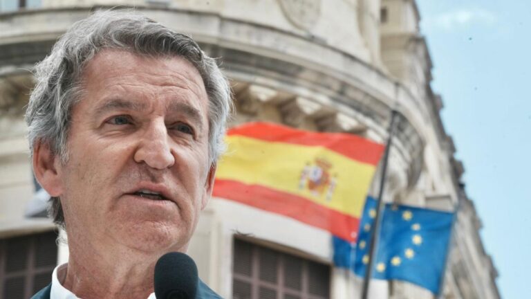 Feijóo pide la “retirada” de Marlaska tras la muerte de dos guardias civiles por falta de “protección”