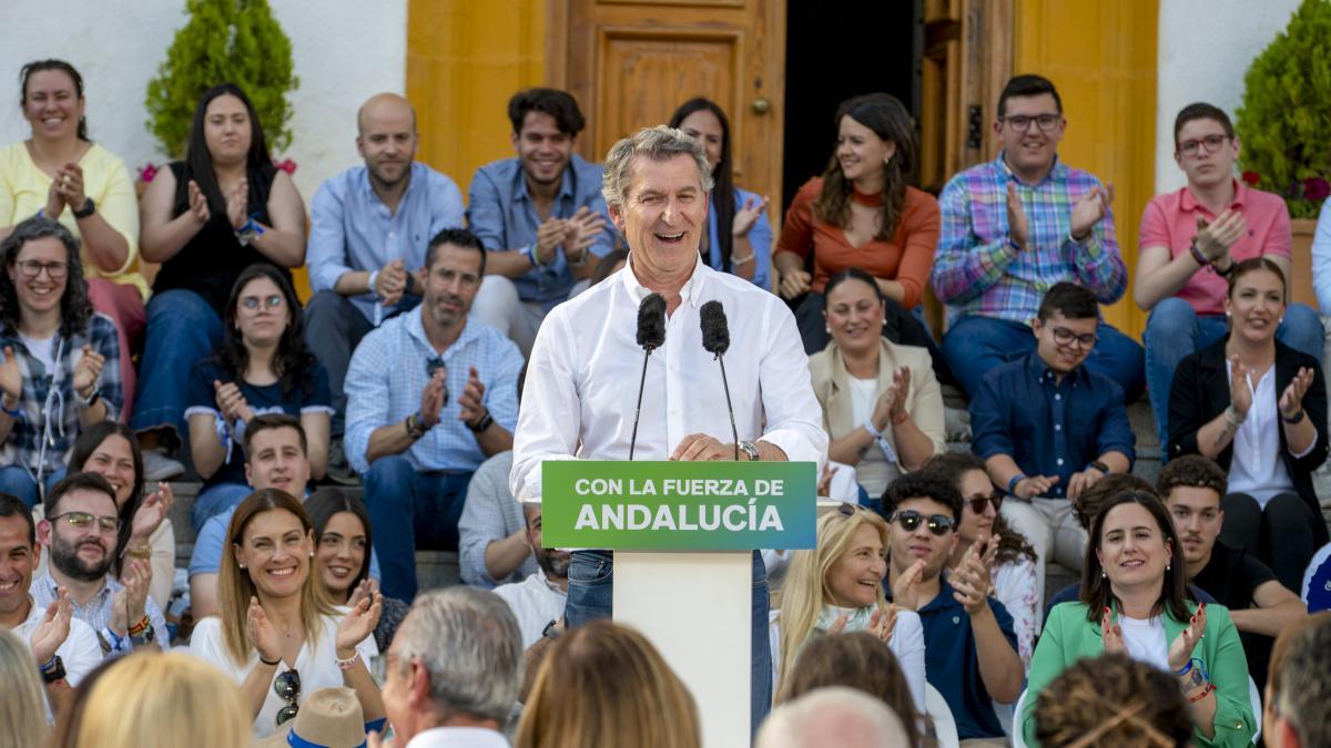 Feijóo apela al votante socialista desencantado: “La única forma de cambiar a los que han expropiado el PSOE es votar a Moreno”