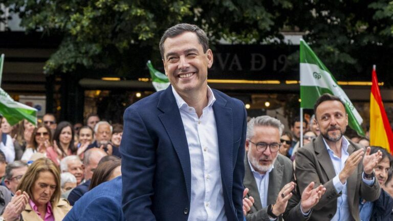 Fin de campaña: seguro de su victoria, Juanma Moreno sonríe y Montero aprieta los puños