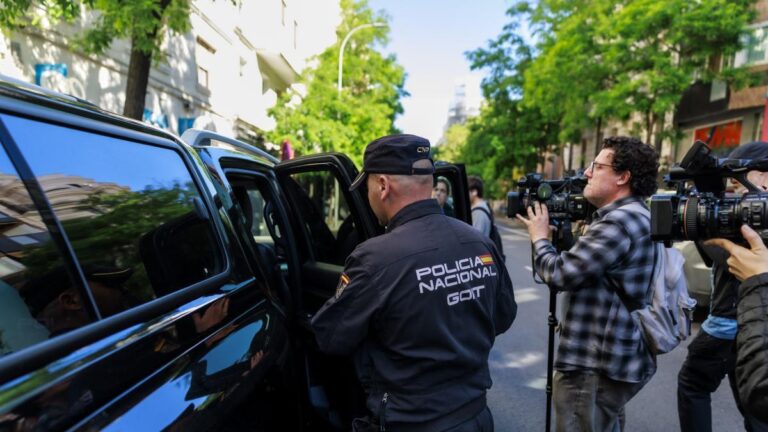 La última hora sobre Zapatero y el caso Plus Ultra | Toda la investigación y los registros de la UDEF sobre la imputación del ex-presidente, hoy