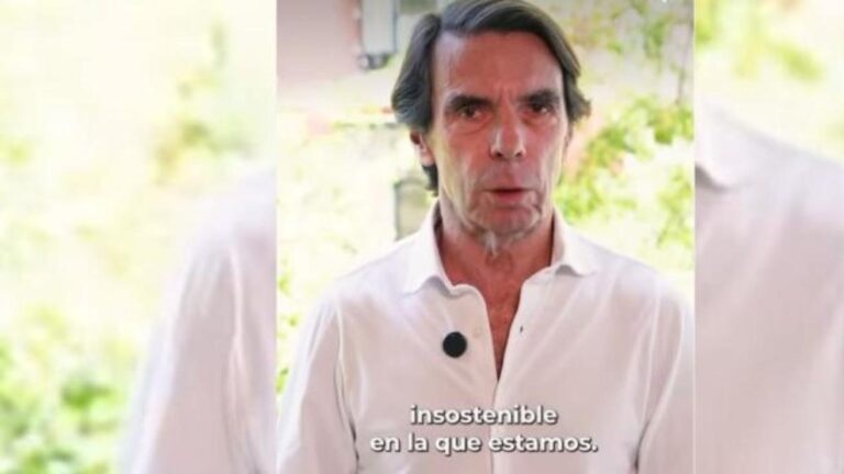 Aznar pide a los ciudadanos que defiendan la democracia ante los populismos de derecha e izquierda