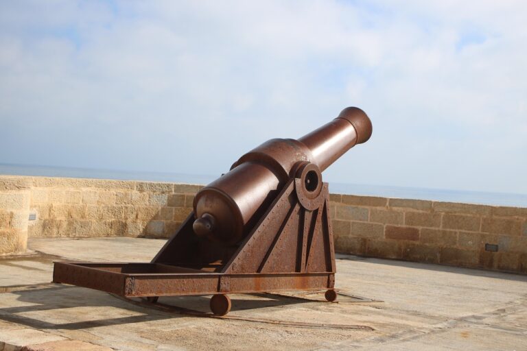 Imbroda exige soluciones urgentes al “caos aéreo” en Melilla y las repetidas cancelaciones