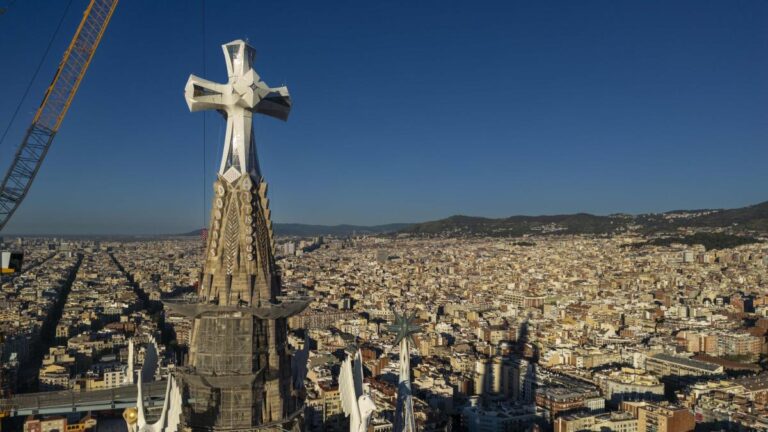 La Iglesia catalana perfila un acuerdo para que el Papa hable también catalán en la bendición de la torre de Jesús