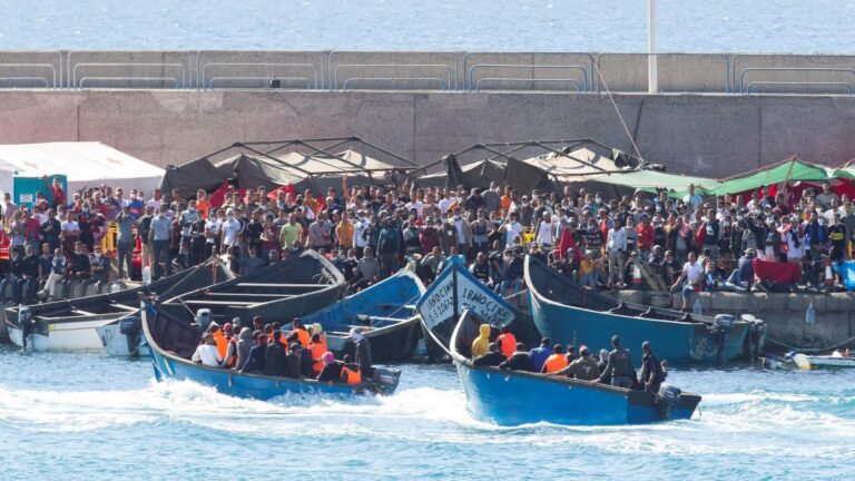 Las llegadas irregulares de inmigrantes caen un 36%