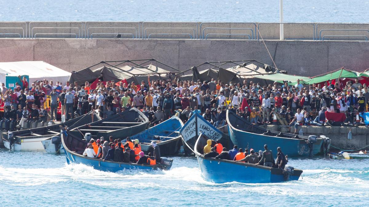 Las llegadas irregulares de inmigrantes caen un 36%