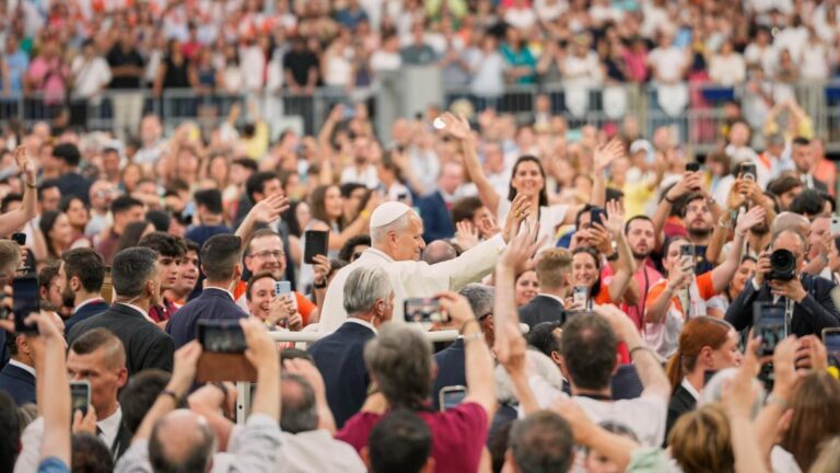 León XIV se despide de Madrid entre muros derribados y vínculos reconstruidos