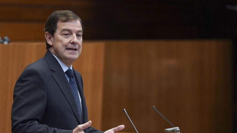 Mañueco, investido presidente de la Junta de Castilla y León