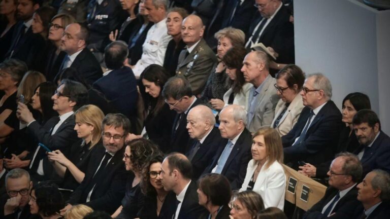Un baño de autoridades se cita en la Sagrada Família