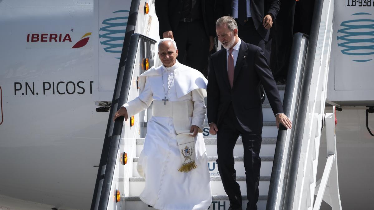 El Papa despega en el Falcon del Rey y se dirige a Roma tras un agitado fin de viaje