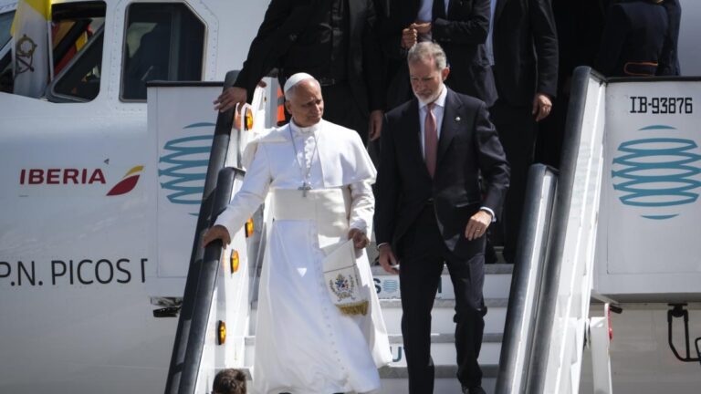 El Papa deja España en el Falcon del Rey tras siete días históricos