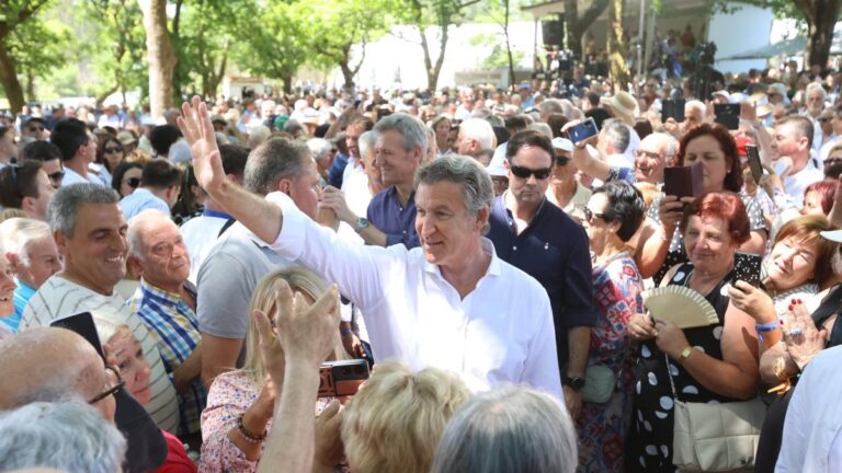 Feijóo promete “limpieza” tras los casos de corrupción que rodean a Sánchez: “No va a quedar una alfombra por levantar”