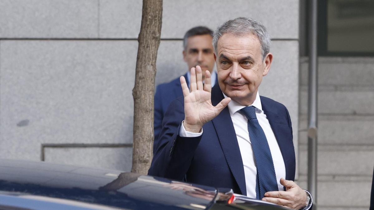 Zapatero estudia acciones legales por la filtración del chat con su secretaria y su agenda