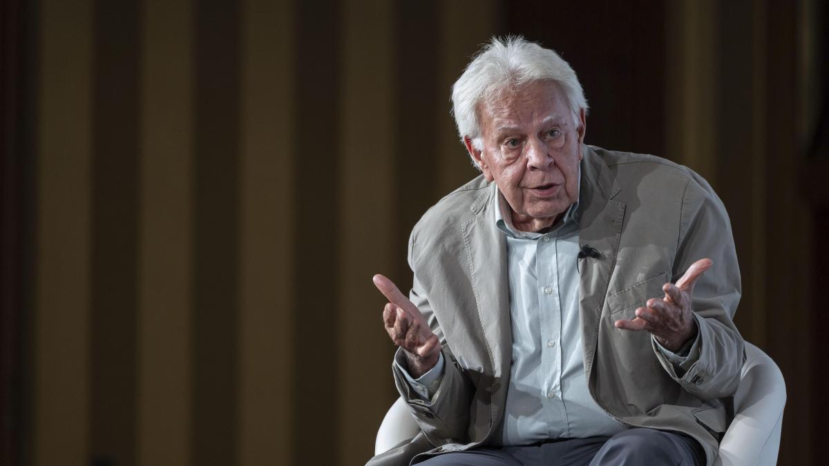 Felipe González pide a Zapatero que devuelva las joyas incautadas si son un regalo