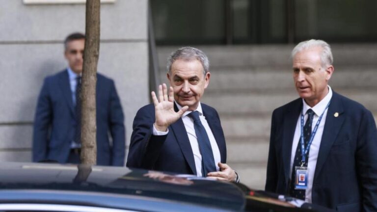Zapatero concede la primera entrevista a la televisión pública tras su imputación