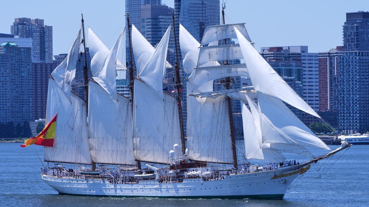El buque escuela Juan Sebastián Elcano participa en los actos del 4 de julio en Nueva York