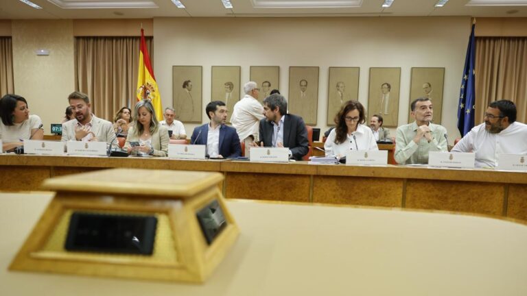 Sumar reclama al PSOE dar una “sacudida social” con medidas laborales y de vivienda