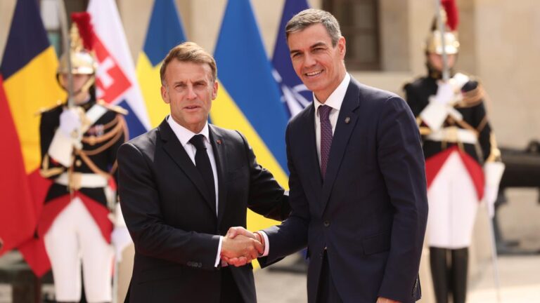Rajoy enoja a Francia mientras el Gobierno acusa al PP de torpedear la política exterior