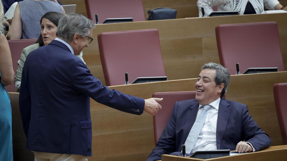 PP y Vox escenifican su sintonía en el primer presupuesto de Pérez Llorca