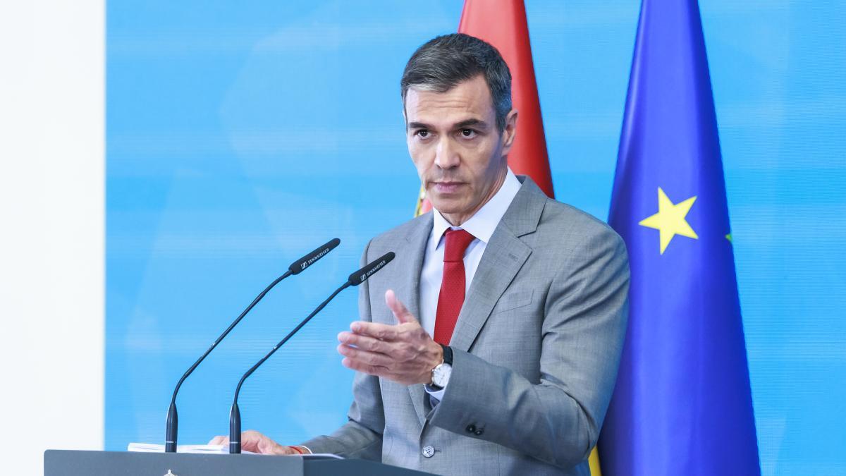 Sánchez insta a Feijóo a desmarcarse de Vox y sumarse al pacto climático