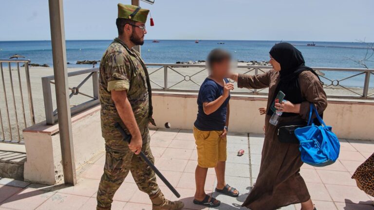 Carrera para identificar a los menores sin techo: ¿Adónde irán tras cruzar la frontera en Ceuta?
