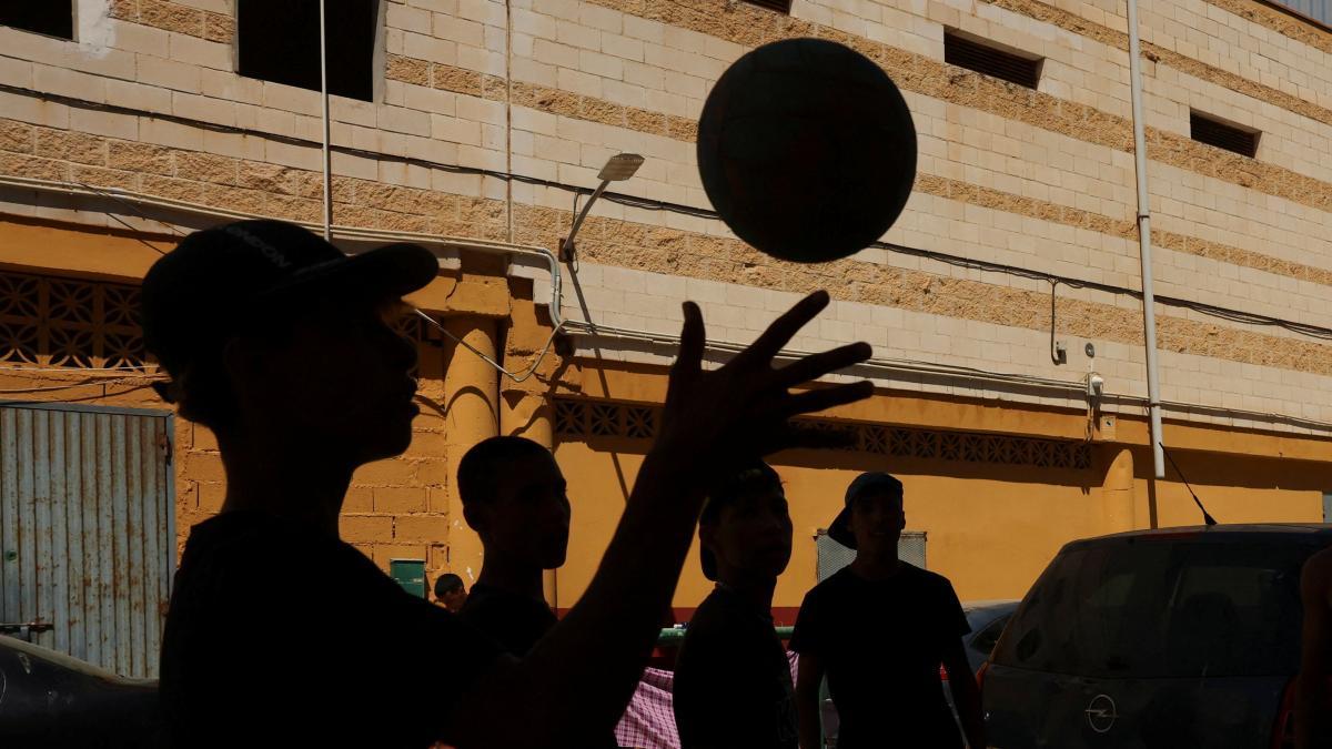 “La reunificación familiar no debe consistir en una mera entrega de los menores a Marruecos”
