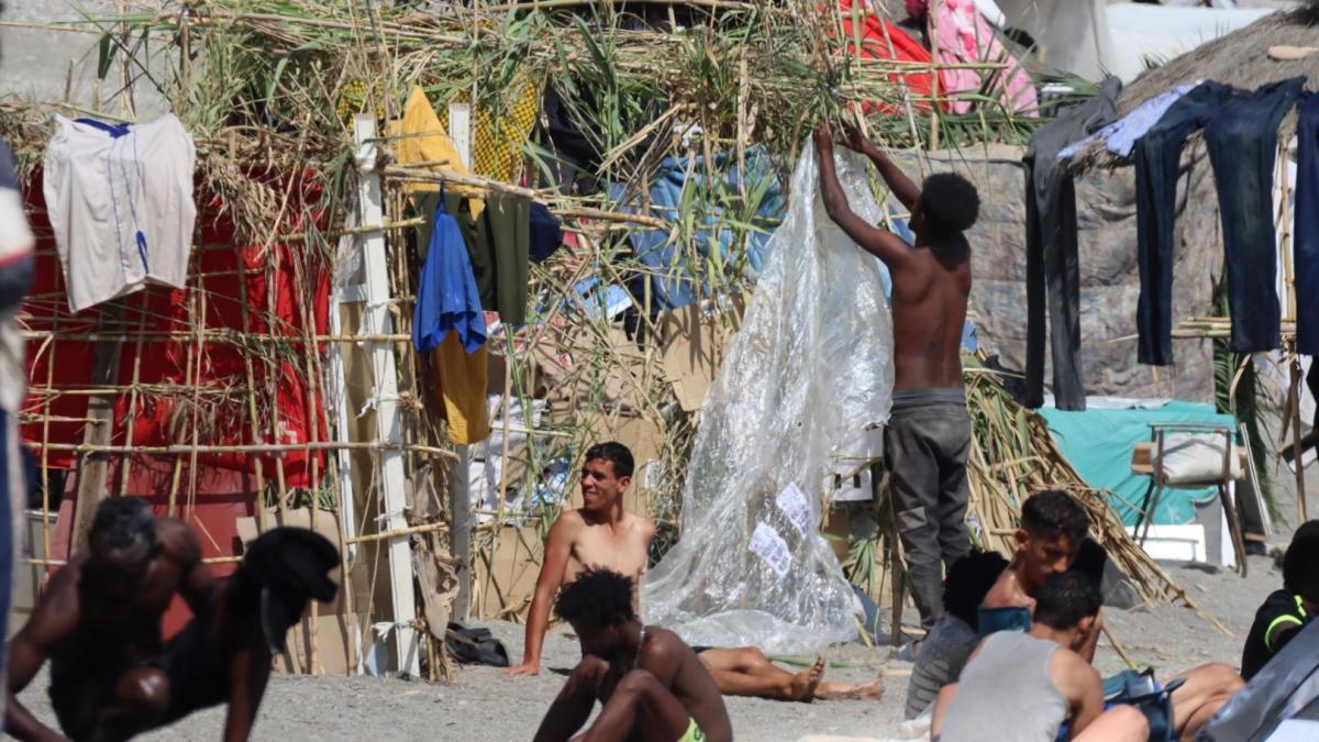 El Trampolín de Ceuta: la playa de los dos destinos