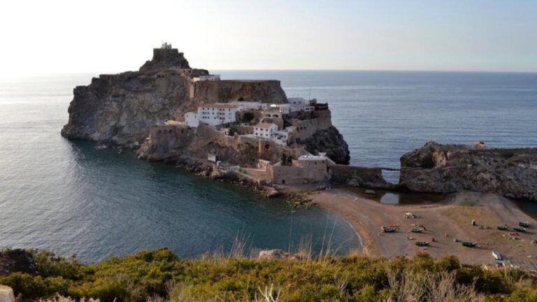 El Peñón de Vélez de la Gomera, la microfrontera inesperada