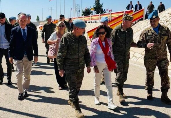 Robles agradece la labor de los cascos azules españoles en Líbano, 20 años velando por la paz