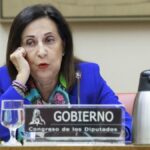 La ministra de Defensa, a los pies de los caballos