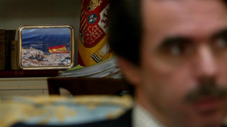 Aznar visita una Ceuta en tensión ante la estupefacción del Gobierno