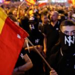 Saludos fascistas, agresiones a periodistas y cánticos del “Cara al sol” en la manifestación contra el Gobierno en Madrid