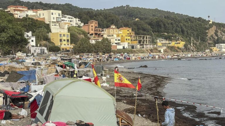 El drama del Trampolín de Ceuta, la playa que nunca pisarías