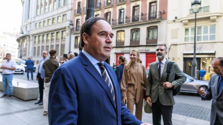 Llorca enfatiza el discurso nacional en el inicio de curso: la política valenciana se 'ceutifica'