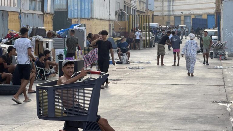 Las 72 horas en el nuevo centro de detención de inmigrantes en Ceuta que pondrán a prueba la colaboración de Marruecos