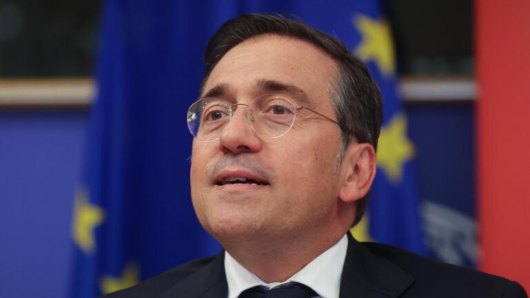 El Gobierno eleva la presión sobre los socios europeos por la oficialidad del catalán en la UE