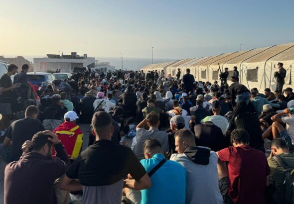 La Policía traslada a inmigrantes que aún pernoctaban en la calle a 864 nuevas plazas de acogida habilitadas por el Gobierno