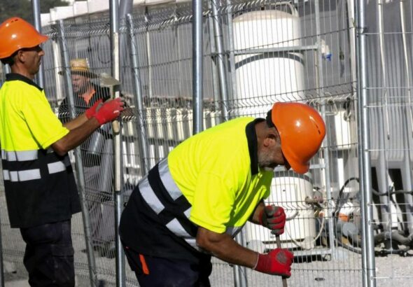 El Gobierno salva el pulso por el puerto de Ceuta, sin despejar la pugna política
