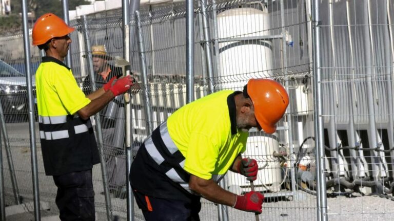 El Gobierno salva el pulso por el puerto de Ceuta, sin despejar la pugna política