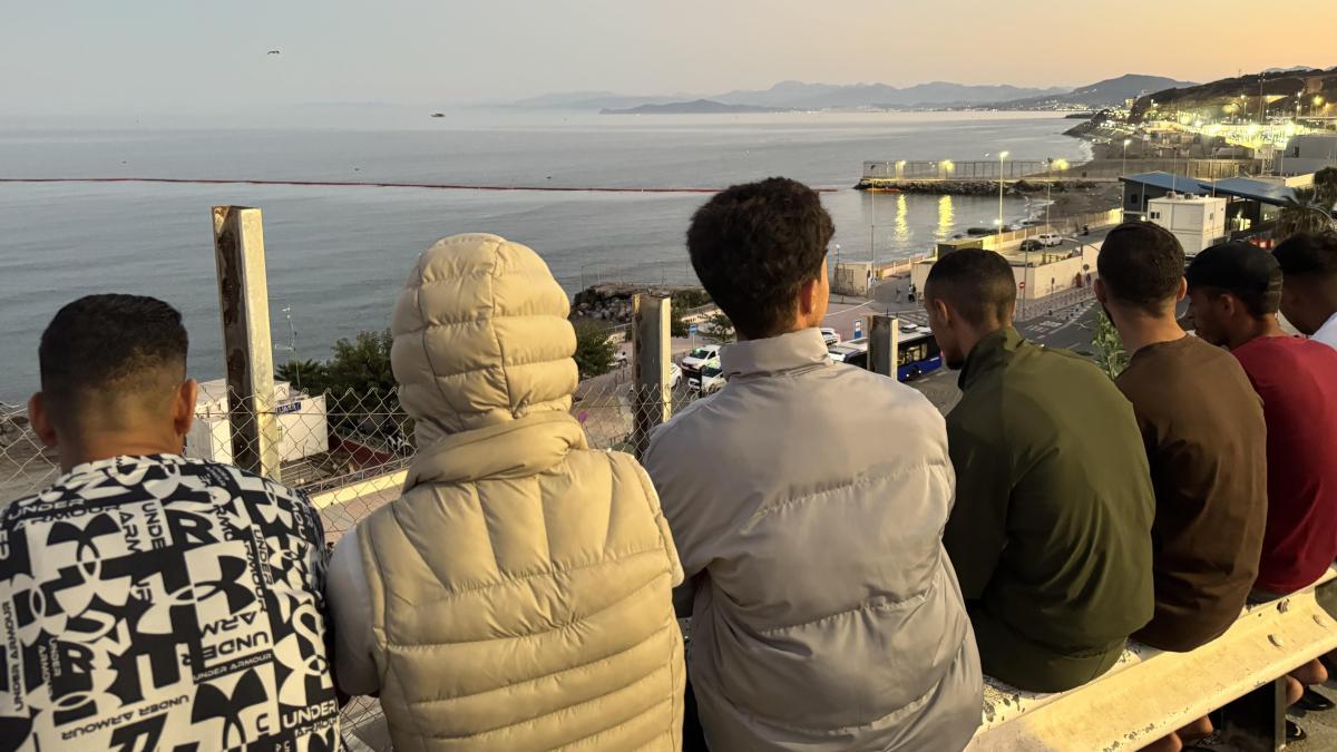 El quitamiedos de las lamentaciones frente al espigón del Tarajal