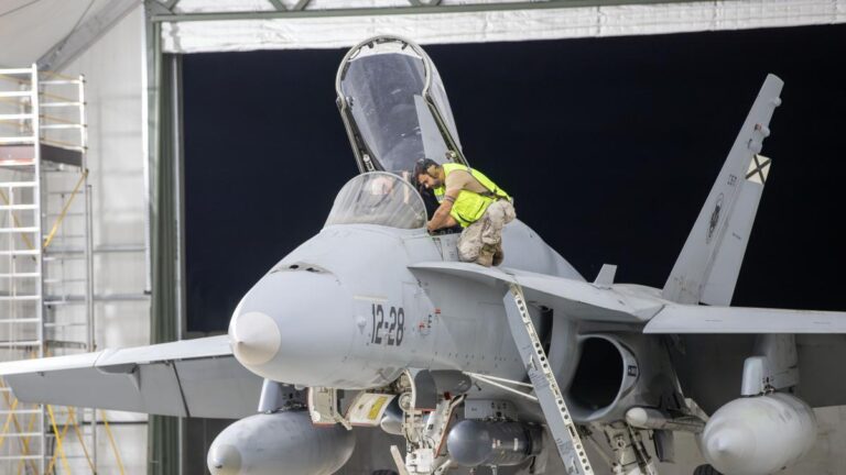 F-18 españoles, a la caza de los drones kamikaze rusos que ponen a prueba a la OTAN