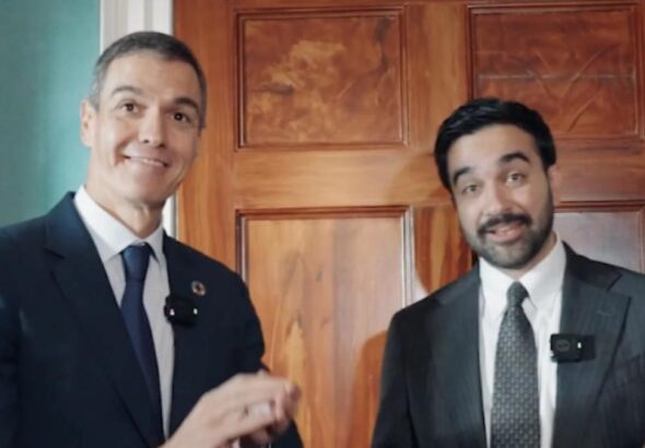 Mamdani publica un vídeo jugando a basket con Sánchez y celebra los “tiros difíciles” de la izquierda