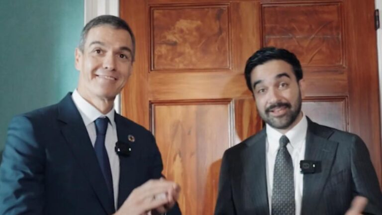 Mamdani publica un vídeo jugando a basket con Sánchez y celebra los “tiros difíciles” de la izquierda