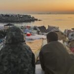 Tres migrantes menores denuncian que militares les rociaron con gas pimienta mientras dormían en Ceuta