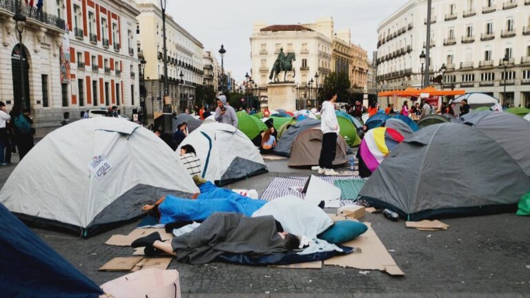 Última hora del desahucio de Maricarmen, el decreto de la vivienda y la acampada en Puerta del Sol de Madrid, en directo